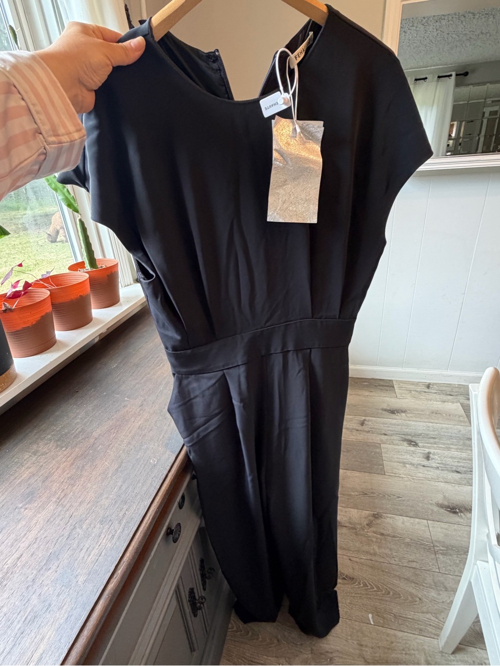 Fehaute Black pant romper with Cap Sleeves nwt